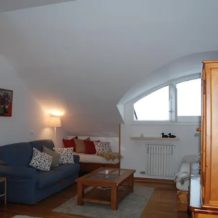 Apartamento Aticoroel * جاكا